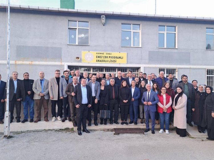 Enez'de lisede siyasi parti toplantısı! Tepkiler büyüyor!