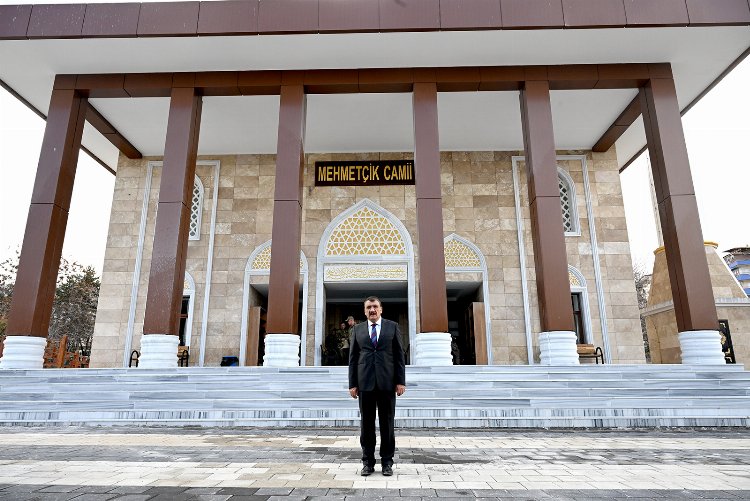 Malatya'da  Mehmetçik Camii ibadete açıldı