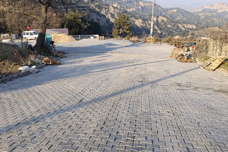 Manisa Karaağaç Mahallesi’nde üst yapı çalışması