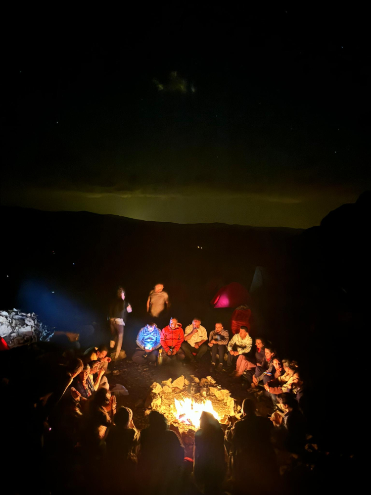 Sason’lu  Ermeniler Mereto zirvesinde mum yakıp dua etti