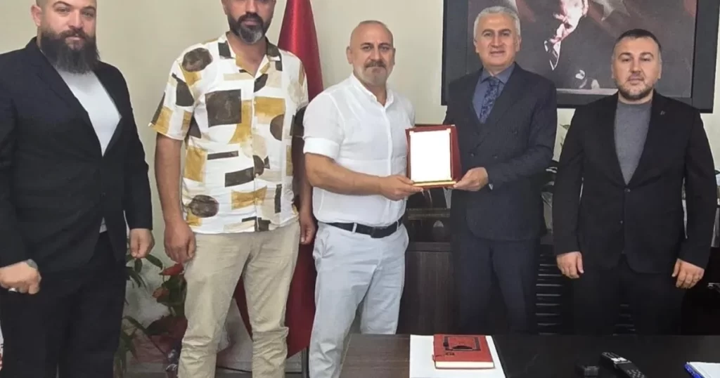 Dünya Türk Birliği’nde Bursa İl Göç İdaresi’ne nezaket