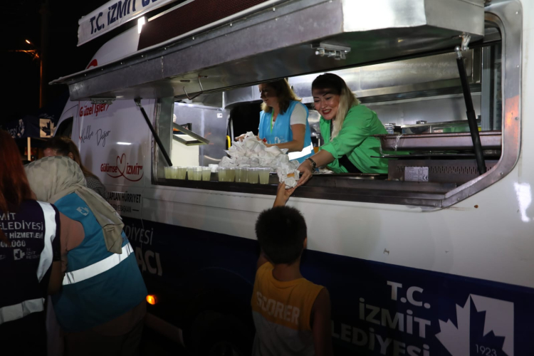 İzmit'te 'Çocuk Sinema Geceleri' eğlendirdi