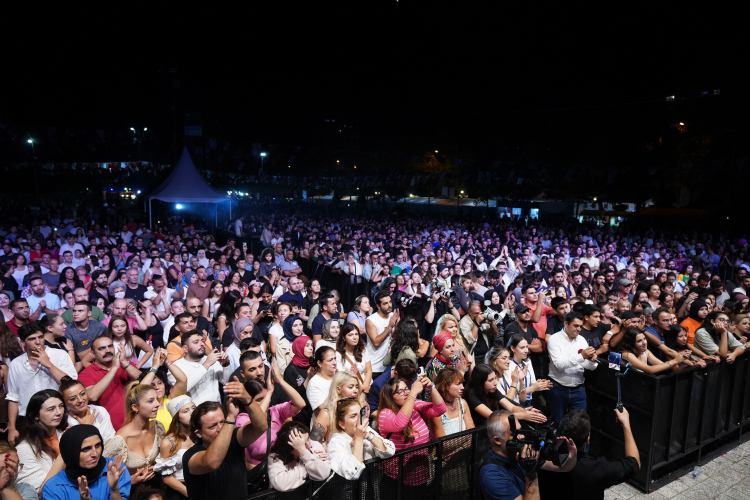 Beylikdüzü'nde '11. Barış ve Sevgi Buluşmaları'na muhteşem final