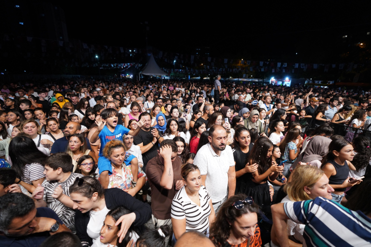 Melis Fis sevenleriyle Beylikdüzü'nde buluştu