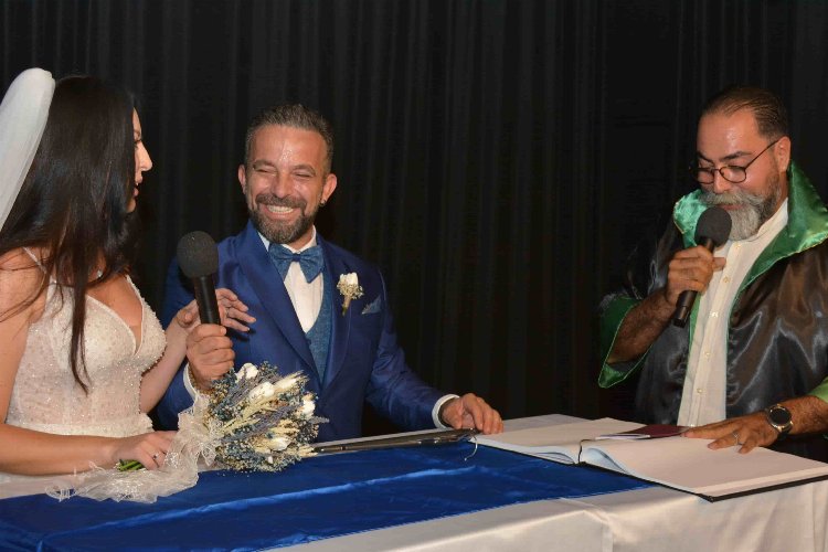 Tiyatro sahnesinde evlendiler – İGF HABER