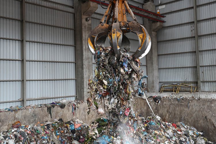 Dünyada parmakla gösteriliyor… Çöp olarak çıktığı eve elektrik olarak dönüyor!