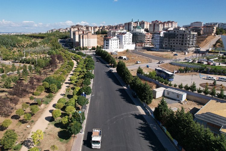 Kocaeli Çayırova’da yolların konforu arttırılıyor