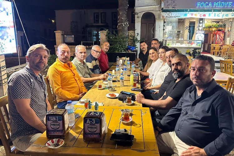 MHP Foça’dan esnaf ziyareti – İGF HABER