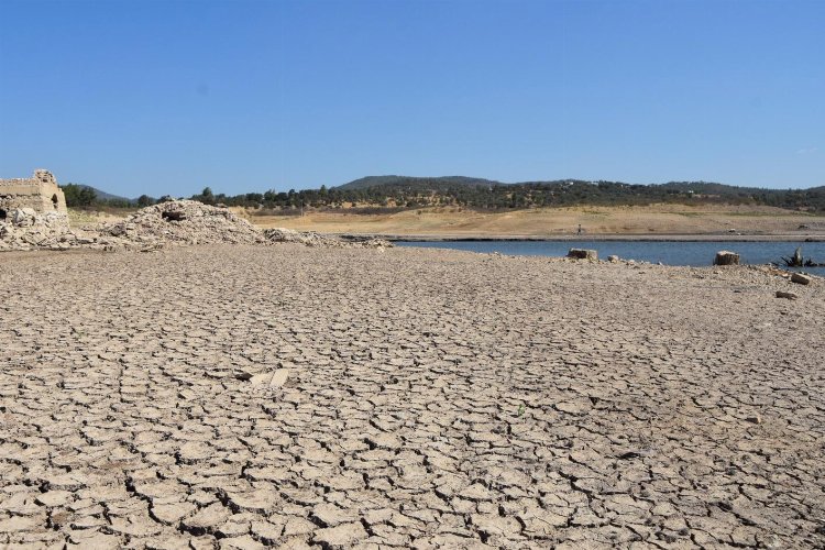 Mumcular Barajı’nda su bitti, baraj kapatıldı!