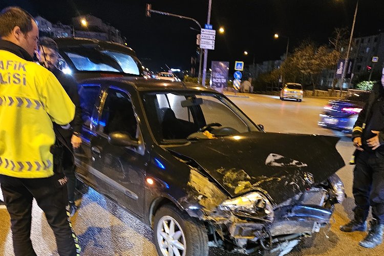 Bursa’da kırmızı ışık ihlali: 6 yaralı