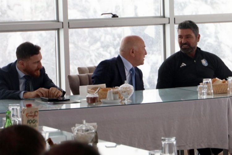 Mehmet Sekmen’den Erzurumspor’a moral ziyareti