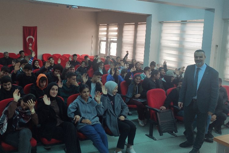 Hasankeyf’te ‘başarıda arkadaş seçimi’ konferansı