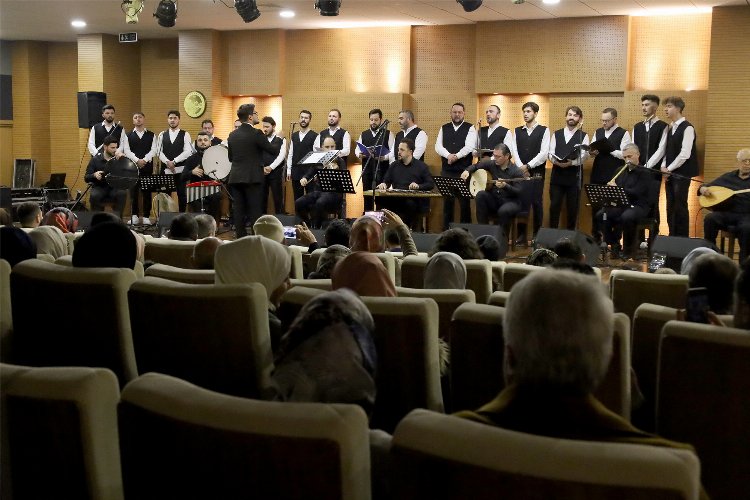 Sakarya'da Ahmet Gencer korosuyla tasavvuf gecesi