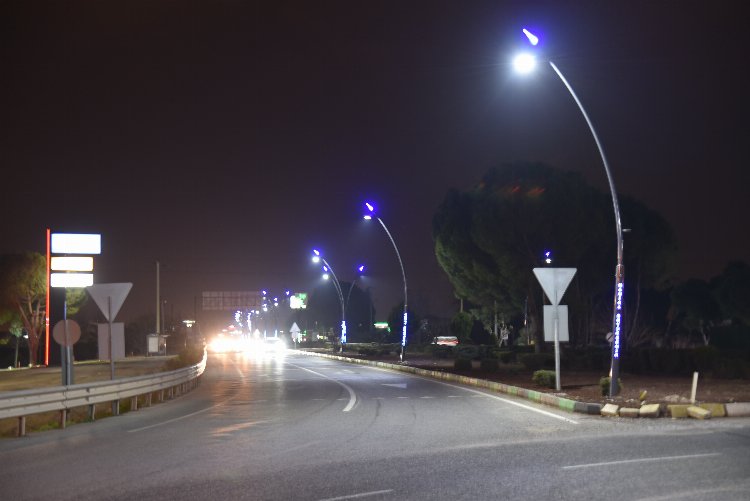 Manisa Akhisar'da dev Türk Bayrağı gönderde