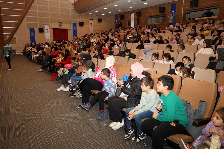 Kocaeli’de çocuklar eğlenceye doydu