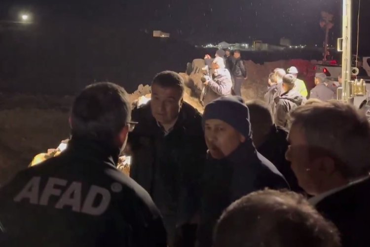 Bakan Yerlikaya Erzincan'da… 9 işçi için 827 personel seferber!