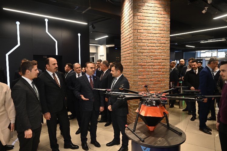 Bakan Kacır'dan KAPSÜL'e ziyaret