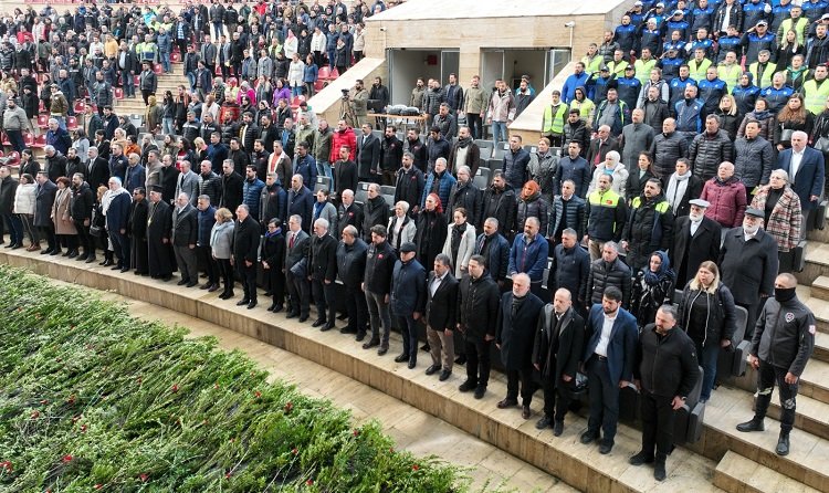 Deprem şehitleri ortak dualarla anıldı