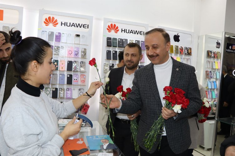 Mardin'de Başkan adayı Erin bowlingde hünerlerini sergiledi