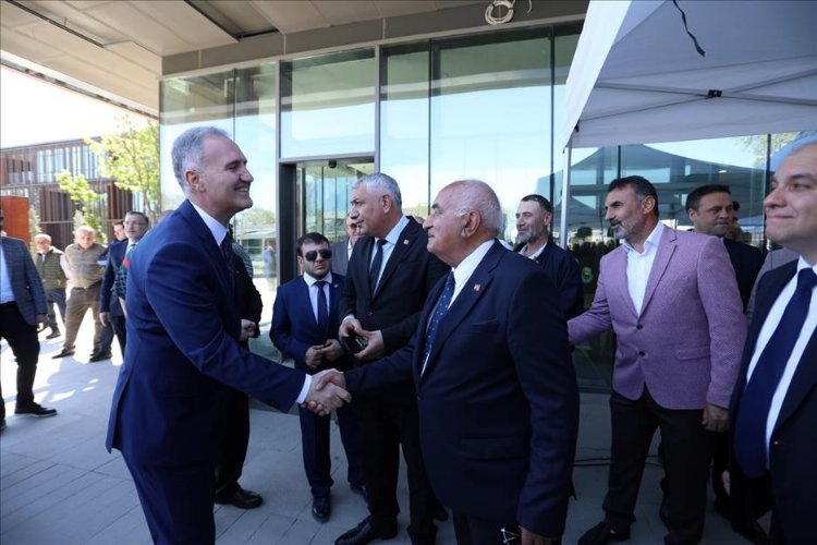 İnegöl’de bayram birlik beraberlik mesajlarıyla  başladı