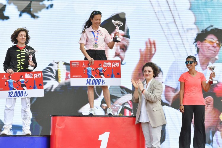 İzmir Maraton'da ödüller dağıtıldı