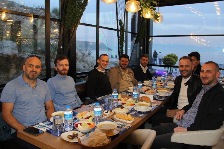 Gebze'de Abdulkadir Ayar'dan iftar geleneği