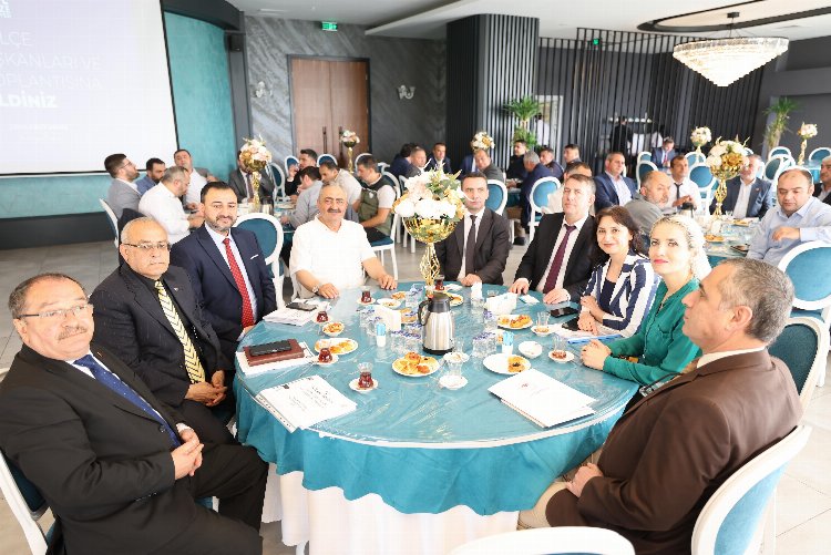 Kaymakam Özyiğit ve Başkan Büyükgöz muhtarları ağırladı