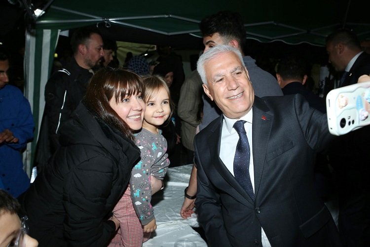 Bozbey, Kadir Gecesi’nde halkla buluşarak şehir değerini arttırmayı vurguladı