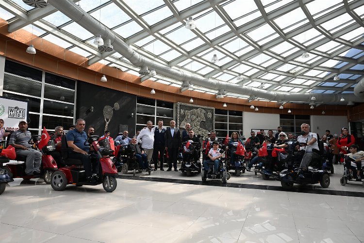 Malatya'da 50 adet akülü engelli aracı teslim edildi