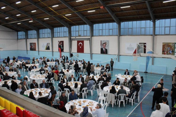 İzmir Foça'da Kaymakam Türköz'den iftar yemeği