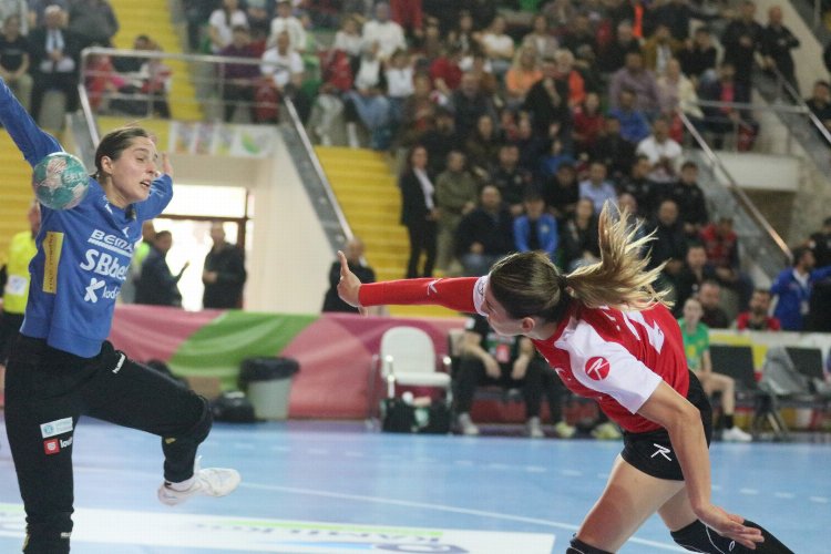 A Milli Kadınlar hentbolda Karadağ'a mağlup oldu