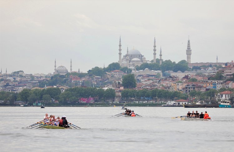 Haliç Kürek Yarışları'nda kıyasıya rekabet