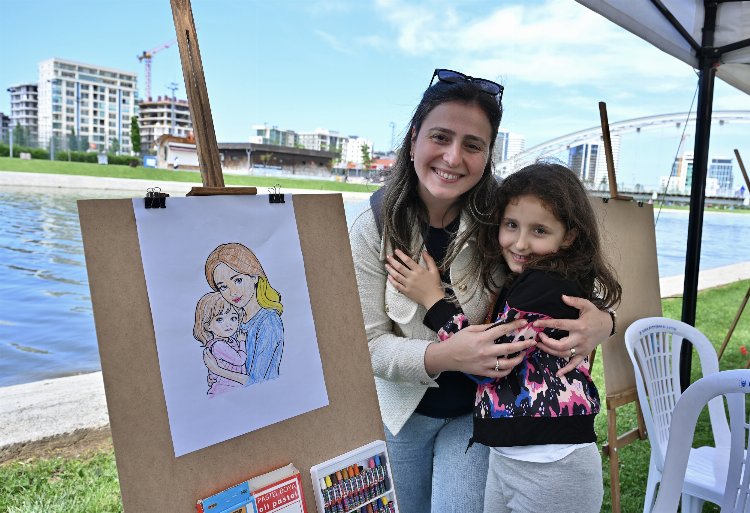 Bursalı minikler sevgilerini tuvallerine yansıttı