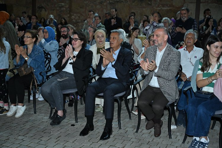 Sanat Bursa'nın tarihi surlarında teknolojiyle buluştu