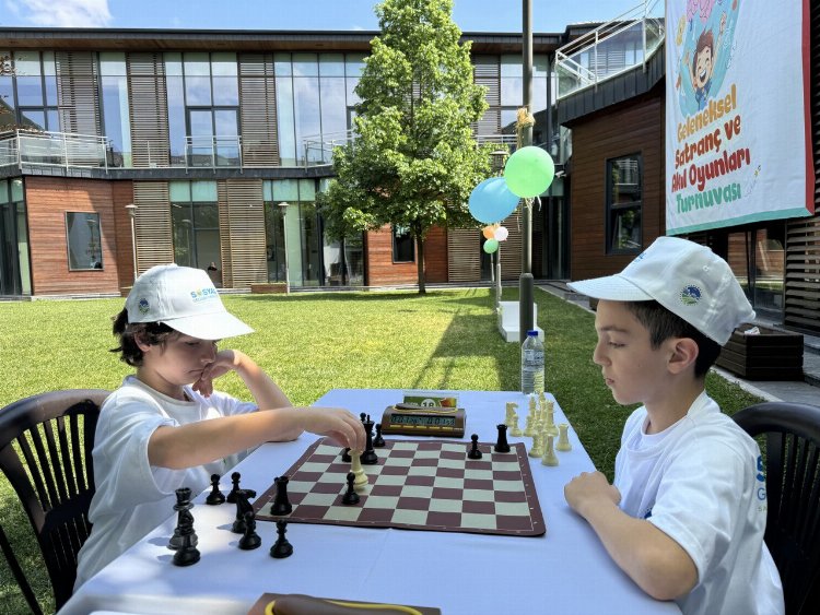 Sakarya'da akıl oyunlarında öğrenciler kıyasıya yarıştı