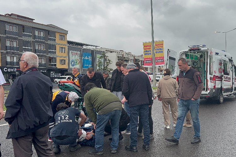 Düzce’de elektrikli bisiklet ile minibüs çarpıştı: 1 yaralı