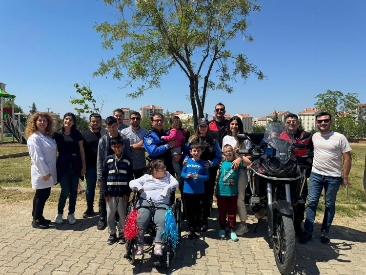 Keşan emniyeti özel çocukları ziyaret etti
