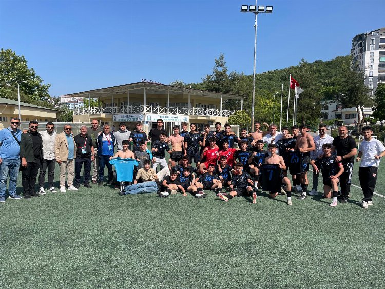 Gemlik Belediyespor U-17 Elit Lig'de şampiyon