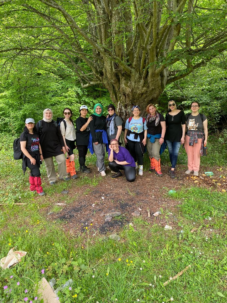 Bilecikli doğa tutkunları 19 Mayıs'ı doğada kutladı