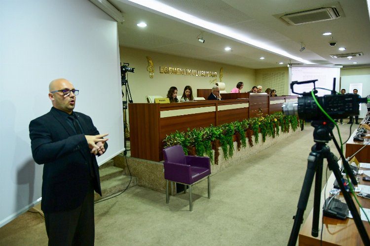 Karabağlar Belediye Meclisi oturumunu SMA hastası Gülsima’ya bağışladı