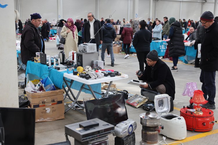 Selçuklu 2. El Pazarı’na yeni gününde yoğun ilgi 