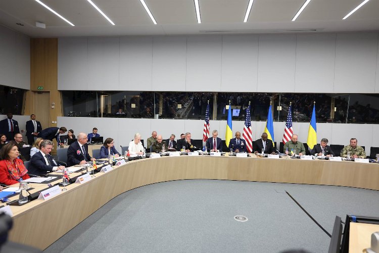 Bakan Güler NATO Karargâhı'nda…