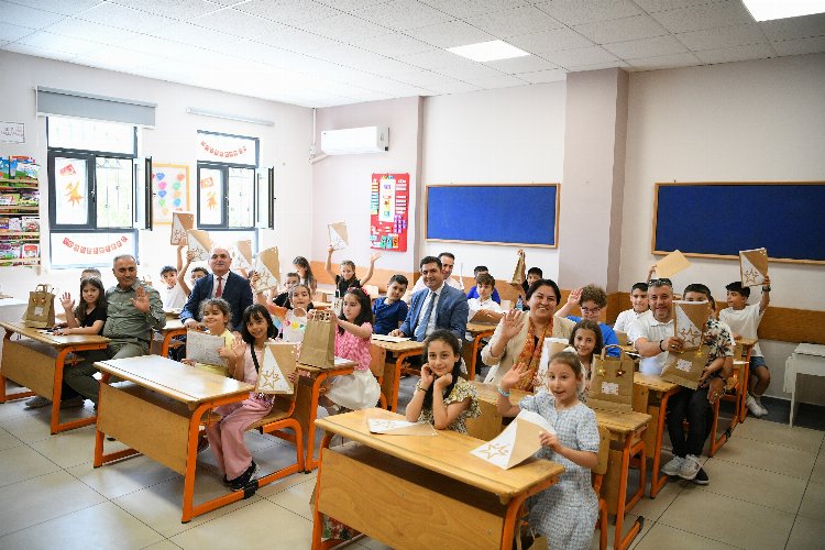 Çayırovalı öğrenciler karnelerine kavuştu