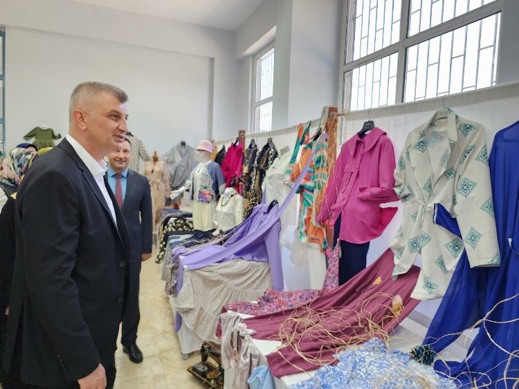 GÖLMEK'ten yılsonu sergisi