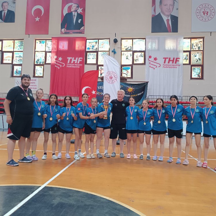 Minik Poyrazın Kızları Türkiye Şampiyonu oldu