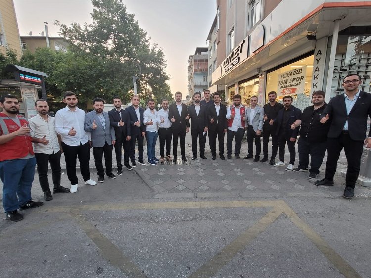 Yeniden Refahlı gençlerden Gölcük'te esnaf ziyareti