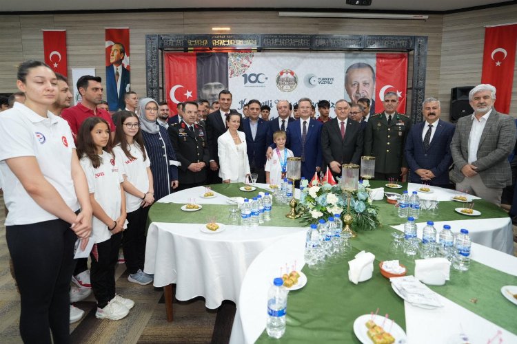 Manisa protokolü bayramlaştı – İGF HABER