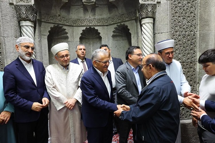 Memduh Büyükkılıç Kayserililerle bayramlaştı – İGF HABER