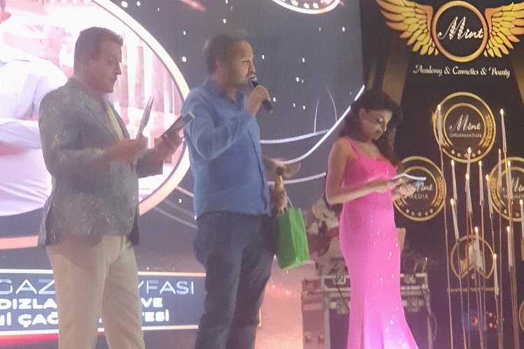 Sedat Sarıkaya "Yılın Başarılı Magazin Sayfası" ödülünü aldı!