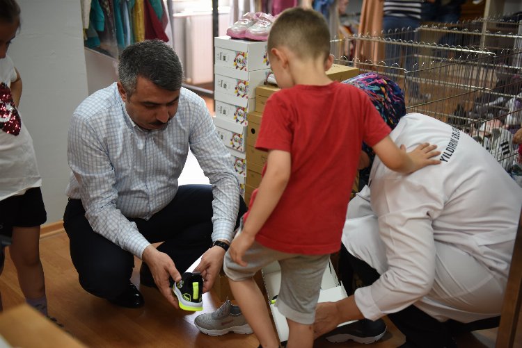 Bursa Yıldırım'da 500 çocuğa bayramlık